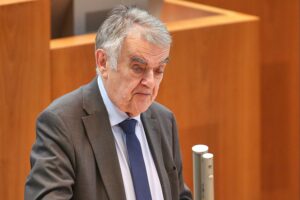 Herbert Reul diskutiert europäische Lösungen gegen digitale Kriminalität und fordert leistungsfähige Alternativen.