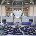 Thomas Röwekamp diskutiert Verteidigungspolitik im Bundestag zur Sicherheit der Straße von Hormus.