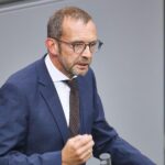 Thomas Röwekamp fordert internationale Kooperationen nach dem Scheitern des FCAS-Kampfjet-Projekts.
