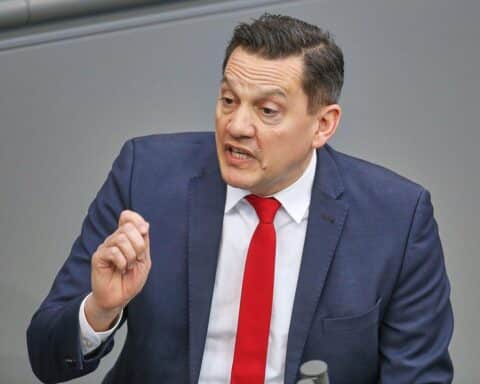 Diskussion über Verschärfung des Selbstbestimmungsgesetzes, Beteiligte: Johannes Fechner, CDU, SPD, Bundesländer.
