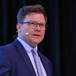 Carsten Schneider präsentiert Chancen der Kreislaufwirtschaft für Umwelt und Rohstoffunabhängigkeit in Deutschland.