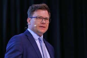 Carsten Schneider präsentiert Chancen der Kreislaufwirtschaft für Umwelt und Rohstoffunabhängigkeit in Deutschland.