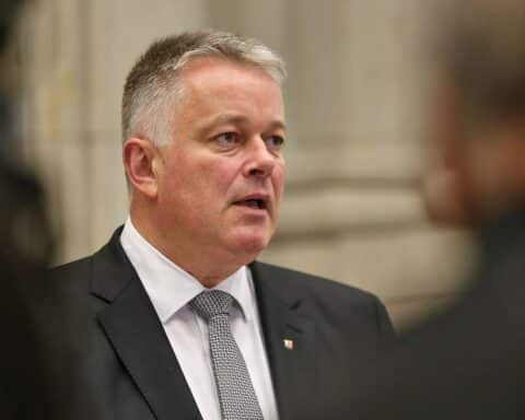 Gordon Schnieder spricht im Bundesrat über die Reform der gesetzlichen Krankenversicherung und Wirtschaft.