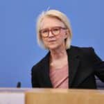 Monika Schnitzer diskutiert Steuerreformen und deren Auswirkungen auf die Gastronomie und Wirtschaft.