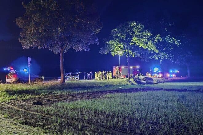Schwerer Unfall auf B9 bei Goch: 33-Jähriger von Feuerwehr befreit