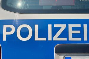 Ein schwer verletzter Radfahrer nach Verkehrsunfall mit Mercedes auf der Weseler Straße.