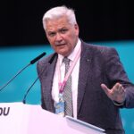 Hubert Hüppe diskutiert Rentenreform, fordert Regierung zur Umsetzung von Vorschlägen auf.