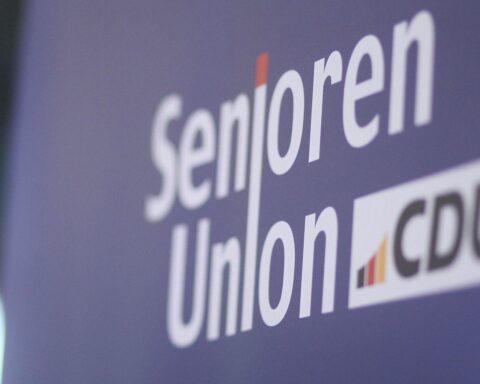 Logo der Senioren-Union mit Slogan für Rentenreform und Unterstützung älterer Menschen.