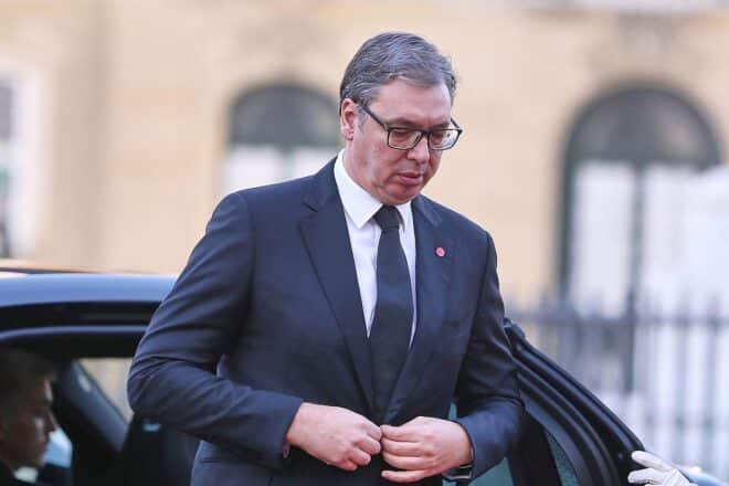 Serbischer Präsident stellt Rücktritt in Aussicht