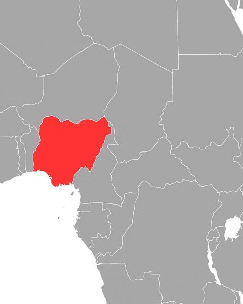 Militäraktion gegen Terroristen in Nigeria; Befreiung von Geiseln und Sicherheitsbedenken bleiben.