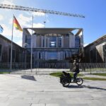 Koalitionsgespräch in Berlin: Arbeitgeber, Arbeitnehmer und Regierung diskutieren politische Positionen und Ideen.