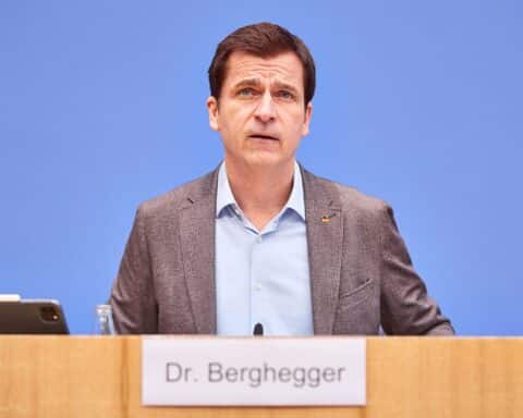 André Berghegger diskutiert Gesundheitsreform und finanzielle Verantwortung für Bürgergeldbezieher in Berlin.