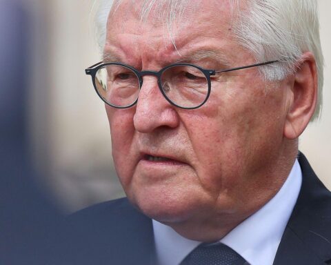 Frank-Walter Steinmeier warnt vor missbräuchlicher KI-Nutzung in der Politik, betont menschliche Verantwortung.