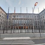 Ein Bild des Bundesfinanzministeriums in Berlin mit einem Fokus auf Finanzkontrollen oder Kassen.