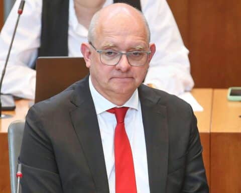 André Stinka kritisiert Nordrhein-Westfalens wirtschaftliche Lage als dramatisch und fordert konkrete Maßnahmen.