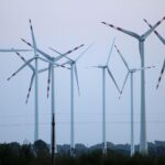Windräder produzieren erneuerbare Energie, symbolisieren Deutschlands steigende Stromerzeugung aus Windkraft im Quartal 2026.