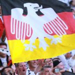 Fans der deutschen Nationalmannschaft feiern, zeigen Begeisterung und Hoffnung auf den WM-Titel 2026.