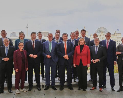 Koalitionsgespräch im Kanzleramt: Vertreter diskutieren Reformen für Wirtschaft und Sozialsysteme.