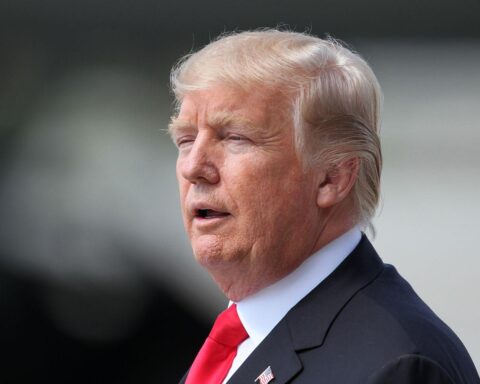 Donald Trump verkündet Deal mit Iran; Straße von Hormus geöffnet, Öl fließen lassen.