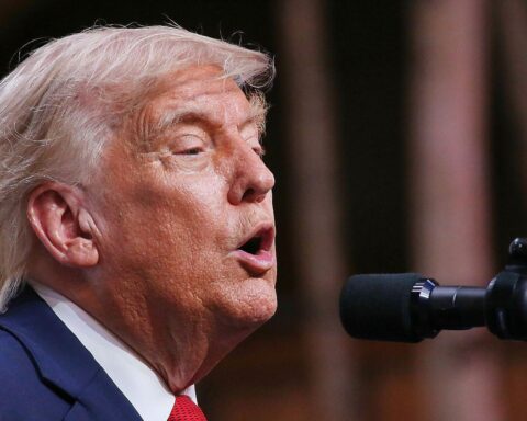 Angriff auf iranische Militärziele; Trump droht mit Vernichtung der Islamischen Republik Iran.