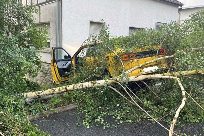 Unfall in Drabenderhöhe endet an Hauswand