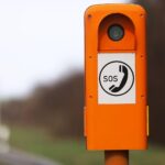 Notrufsäule als Symbol für Verkehrssicherheit und Unfallprävention in Pirmasens.