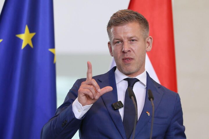 Péter Magyar, neuer ungarischer Ministerpräsident, spricht über Demokratie und Systemwechsel in Budapest.