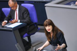 Unionspolitiker schließen Zusammenarbeit mit Linkspartei aus, betonen Distanz zu extremen Kräften.