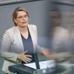 Stefanie Hubig diskutiert Jugendschutz im Internet, um Kinder und Jugendliche zu schützen.