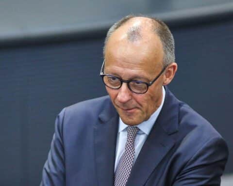 Friedrich Merz wird von Gewerkschaftsdelegierten während seiner DGB-Kongressrede ausgebuht und kritisiert.