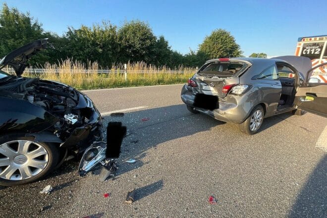 Verkehrsunfall auf der Autobahnabfahrt in Alpen