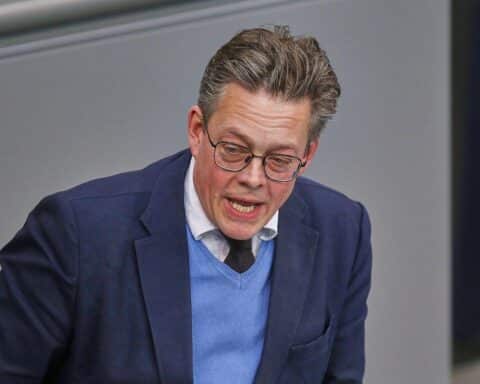 Konstantin von Notz spricht über EU-Waffenregister zur Bekämpfung des illegalen Waffenhandels.