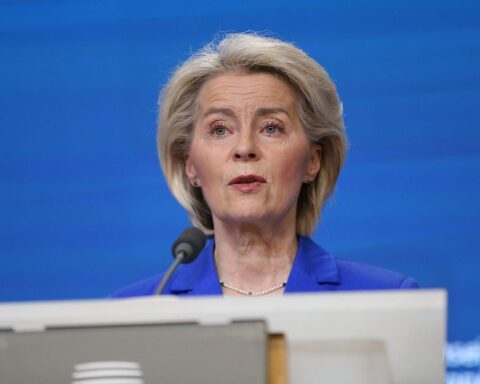Ursula von der Leyen bei einem Gespräch über Frieden und Stabilität im Nahen Osten.