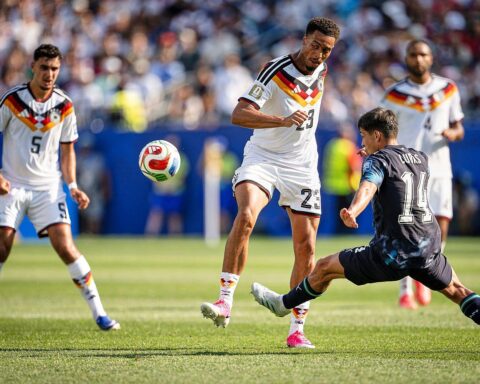 Deutschlands Ausscheiden im Elfmeterschießen gegen Paraguay bei der WM 2026. Emotionale Fußballszene.