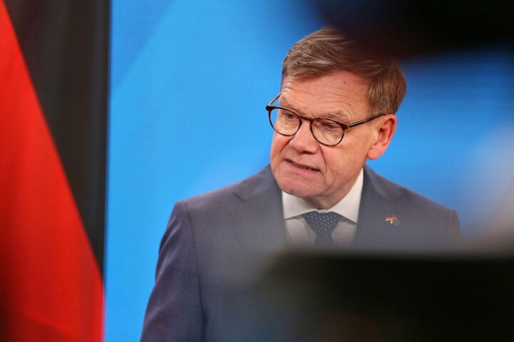 Johann Wadephul spricht optimistisch über den Friedensprozess zwischen den USA und dem Iran.