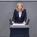 Nina Warken spricht über sinkende Beiträge in der gesetzlichen Kranken- und Pflegeversicherung.