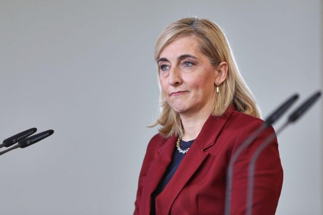 Warken will Suizidprävention mit neuem Gesetz stärken
