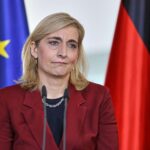 Nina Warken bei Pressekonferenz zur privaten Pflegevorsorge in Berlin.