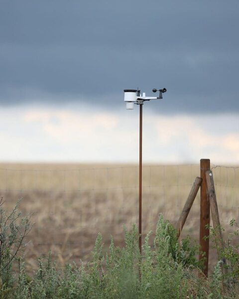 Wetterstation bei Gewitterwarnung: Wolken, Regen, Sturm und Temperaturwechsel in Sachsen.