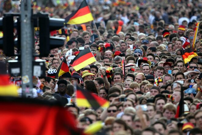 Wissenschaftler wollen zur WM "Fußballfieber" erforschen