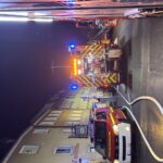 Feuerwehr im Einsatz, Menschenrettung, Feuerwehrmann löscht, brennendes Mehrfamilienhaus in Schweinfurt.