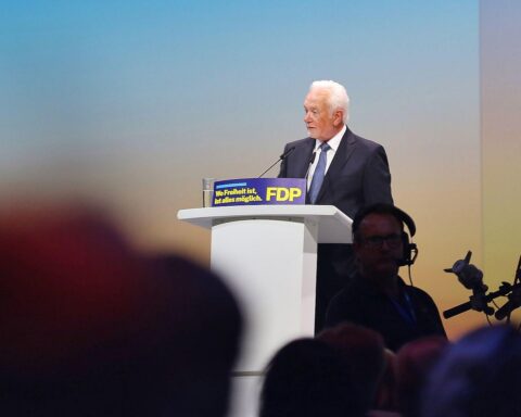 Wolfgang Kubicki, FDP-Chef, während aktueller Politbarometer-Ergebnisse und Parteienentwicklung in Deutschland.