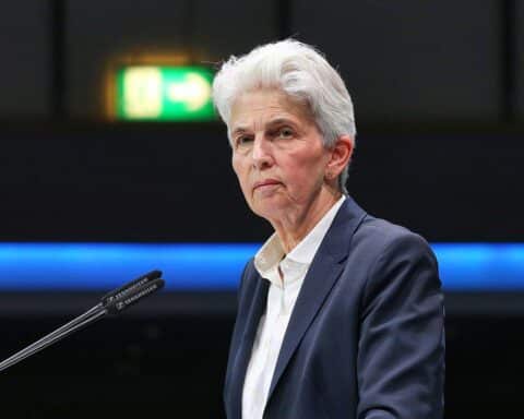 Marie-Agnes Strack-Zimmermann diskutiert kritische Aspekte eines möglichen Iran-USA-Friedensabkommens.