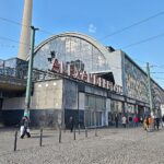Alexanderplatz in Berlin (Archivfoto): U-Bahnsteig, an dem ein junger Mann von Unbekannten angegriffen wurde.