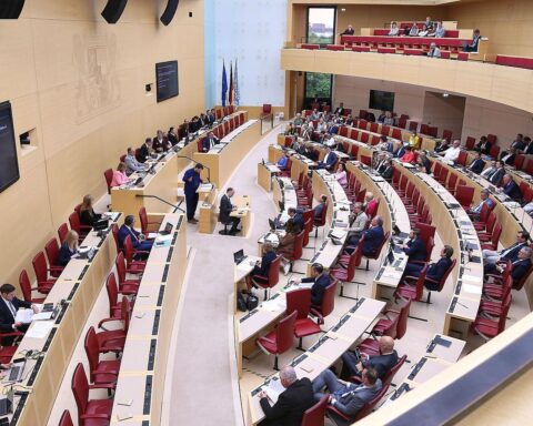 Sitzung des Bayerischen Landtags in München (Archiv): Abgeordnete, Regierungserklärung und parlamentarische Debatte.
