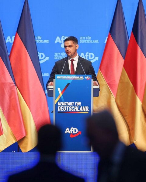 Hannes Gnauck triumphiert beim AfD-Bundesparteitag als neuer Bundesschatzmeister nach spannendem Wahlkampf.