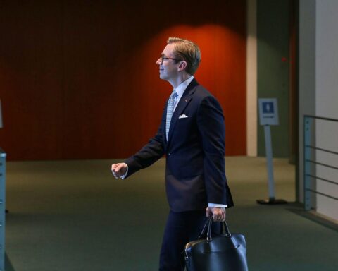 Philipp Amthor spricht über Bürokratieabbau und Reformpaket zur Senkung von Kosten für Unternehmen.