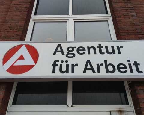 Erstes Bildmotiv: Bundesagentur für Arbeit (Archiv) vor Ort, Arbeitslosenzahlen Mecklenburg-Vorpommern im Überblick.