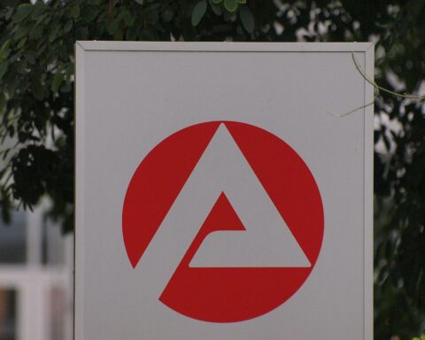 Symbolbild: Bundesagentur für Arbeit in Stuttgart; steigende Arbeitslosigkeit und Ausbildungsstellen-Rückgang in Baden-Württemberg.