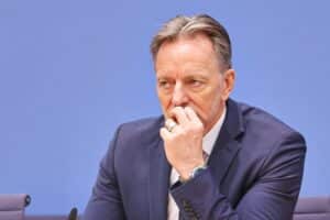 BKA-Präsident Holger Münch warnt: jüngere, aggressivere Täter der Organisierten Kriminalität, Generation-Z-Mafia, Crime-as-a-Service.
